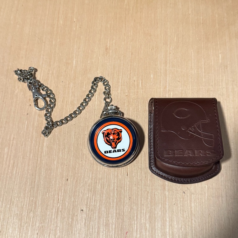 Danbury Mint NFL Chicago Bears Pocket Watch w/Chain & Leather Case Preowned Read